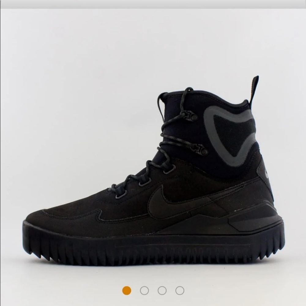 SOLD 🌟🌟Air Wild Nike Boots Men’s Size 9.5